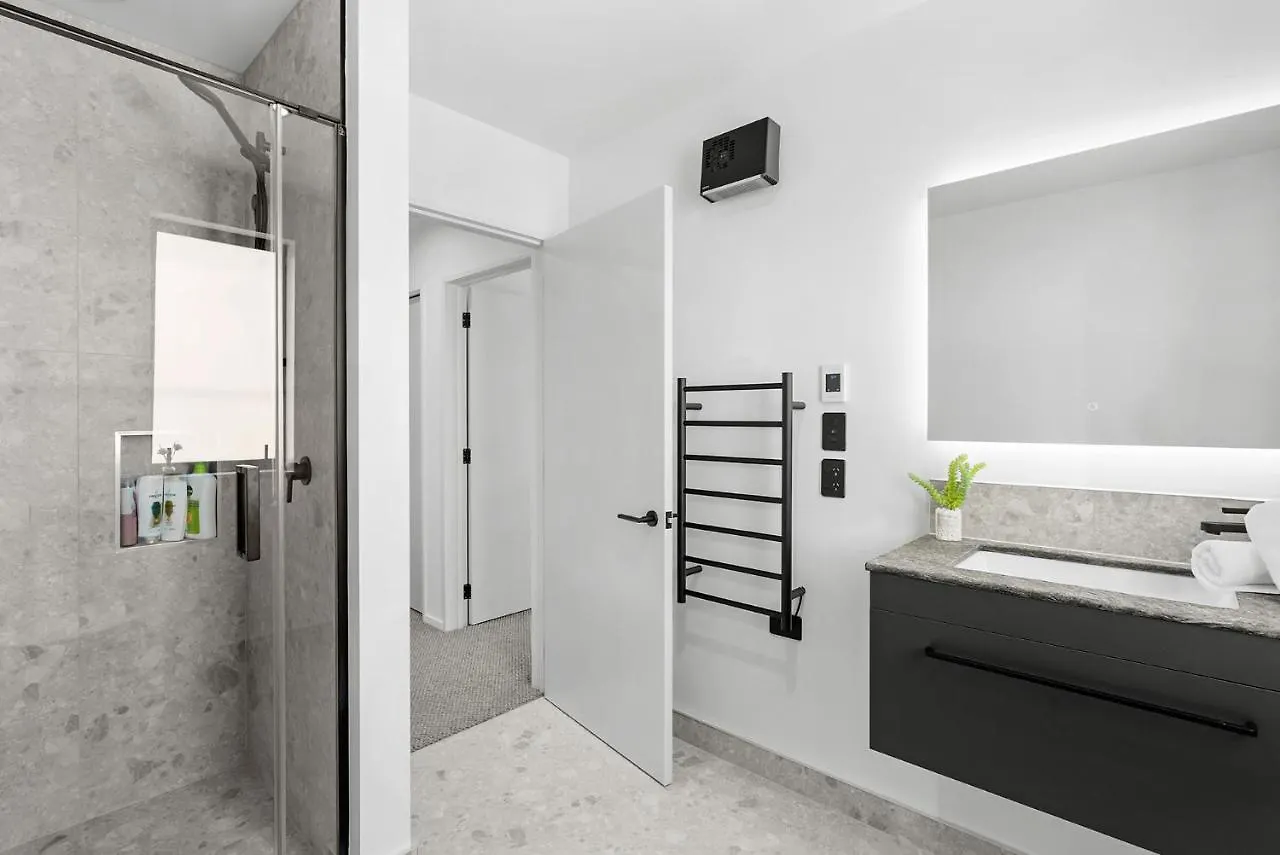 Apartment Cbd Contemporary Comfort Townhouse 2 Bed 2Bath Christchurch New Zealand
